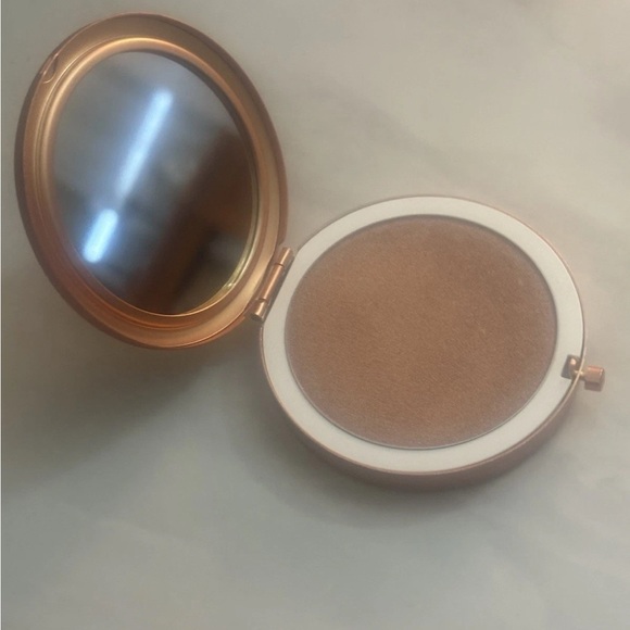 Storybook Cosmetics Hunger Games Revolution Deep Bronze Shimmer Highlighter - Picture 6 of 6